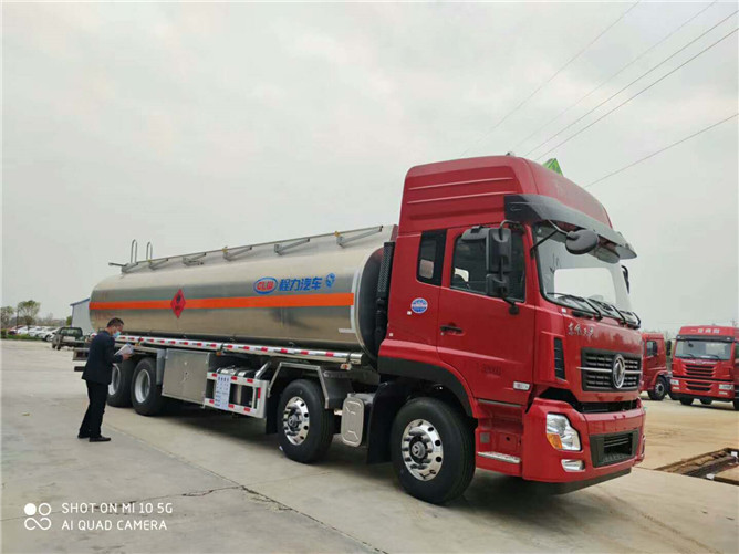 30立方東風(fēng)天龍鋁合金運油車